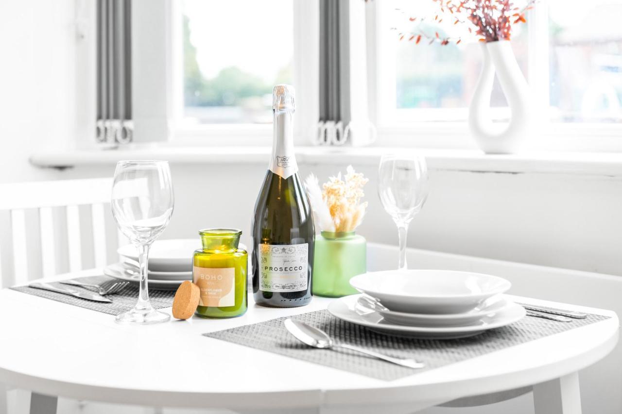 Beautiful Waterside Apartment - Parking - Perry Barr - Top Rated Birmingham Eksteriør billede