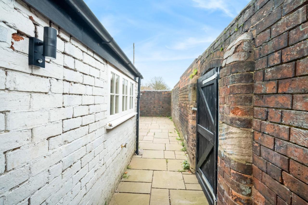 Beautiful Waterside Apartment - Parking - Perry Barr - Top Rated Birmingham Eksteriør billede