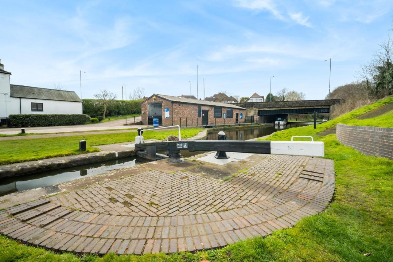 Beautiful Waterside Apartment - Parking - Perry Barr - Top Rated Birmingham Eksteriør billede